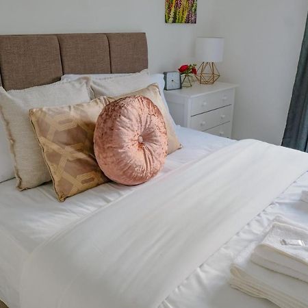 Modern & Artistic Design Humphreys Lodge - Sleep 6 CBG Extérieur photo