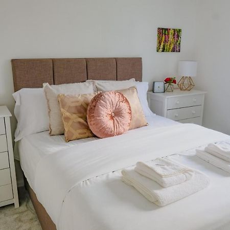 Modern & Artistic Design Humphreys Lodge - Sleep 6 CBG Extérieur photo
