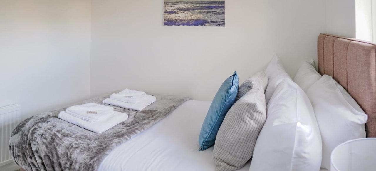 Modern & Artistic Design Humphreys Lodge - Sleep 6 CBG Extérieur photo